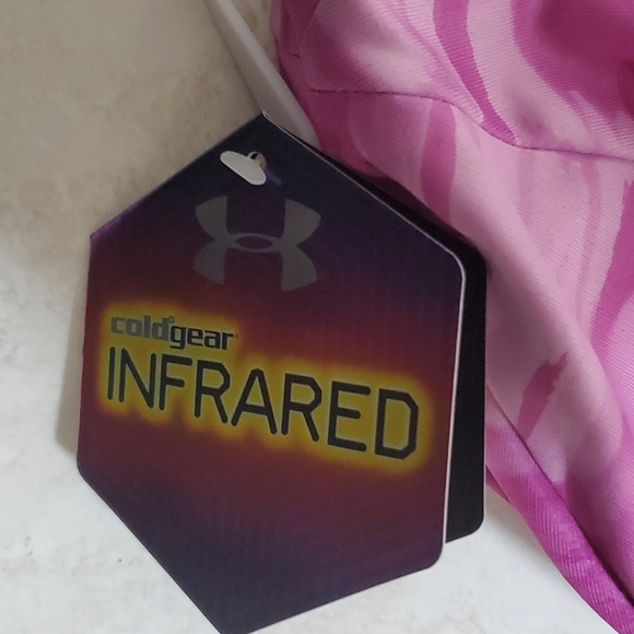 Women's UNDER ARMOUR Coldgear Infrared Magenta Shock Beanie - Picture 3 of 7